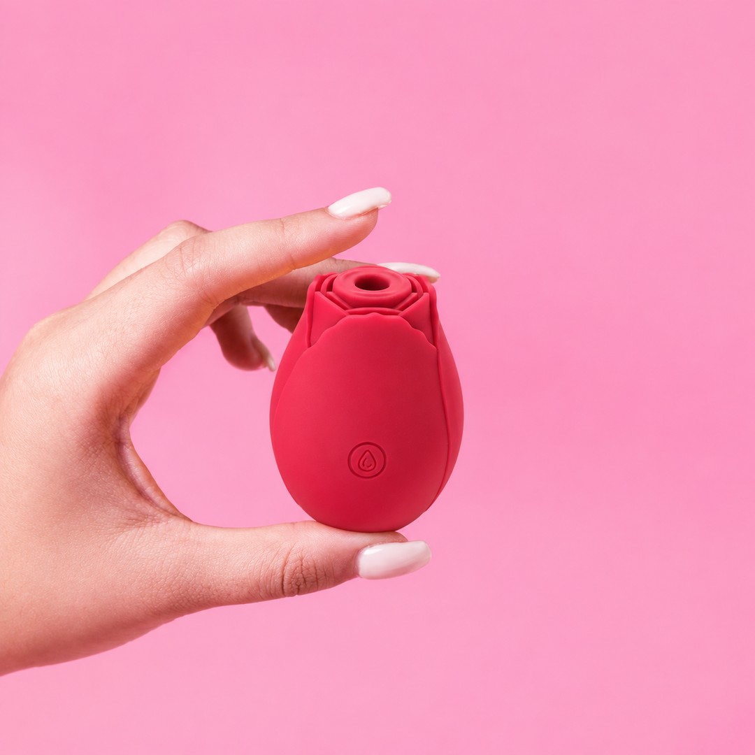 Rosinha, massageador clitoriano vermelho em formato de botão de rosa